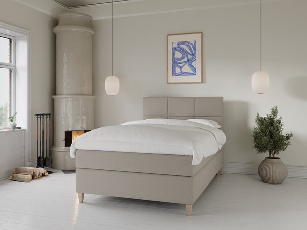Snefrid Fjord 140x200 Sand Nordic Dream tilbyr senger med skandinavisk design og materialer av høy kvalitet. Opplev perfekt komfort for en god natts søvn. Bestill din i dag!