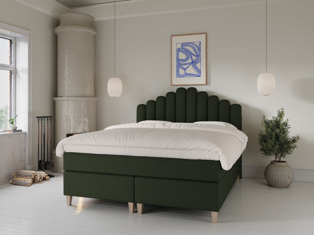 Snefrid Fjord 150x200 Mørkegrøn Nordic Dream tilbyr senger med skandinavisk design og materialer av høy kvalitet. Opplev perfekt komfort for en god natts søvn. Bestill din i dag!