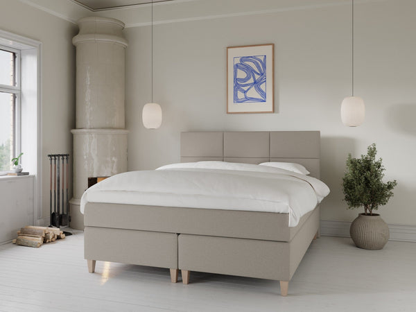 Snefrid Fjord 160x200 Sand Nordic Dream tilbyr senger med skandinavisk design og materialer av høy kvalitet. Opplev perfekt komfort for en god natts søvn. Bestill din i dag!