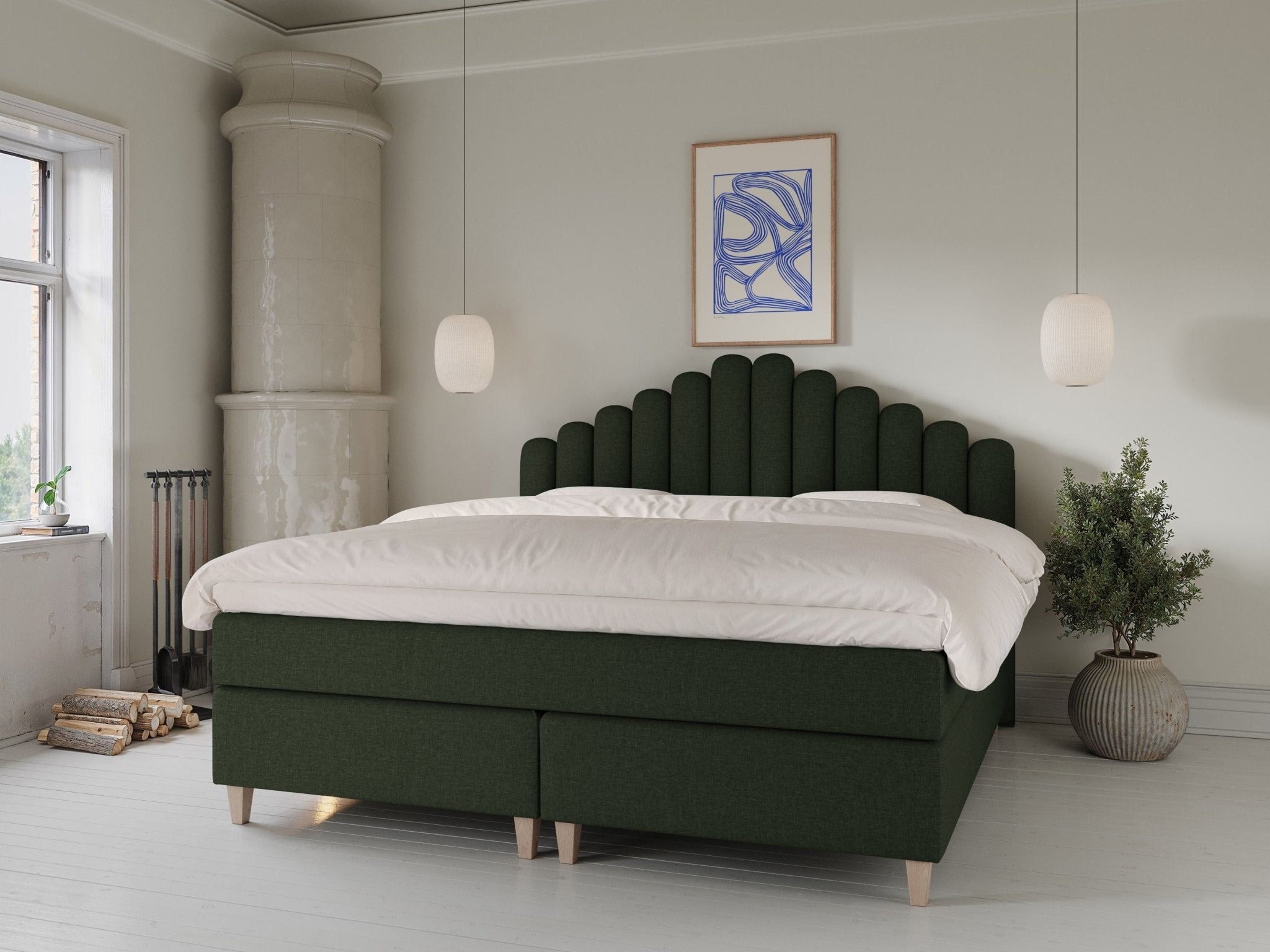 Snefrid Fjord 200x200 Mørkegrøn Nordic Dream tilbyr senger med skandinavisk design og materialer av høy kvalitet. Opplev perfekt komfort for en god natts søvn. Bestill din i dag!