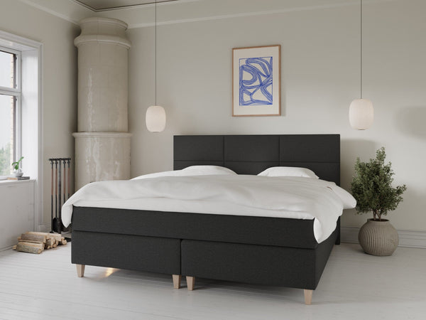 Snefrid Fjord 220x220 Antrasitt Nordic Dream tilbyr senger med skandinavisk design og materialer av høy kvalitet. Opplev perfekt komfort for en god natts søvn. Bestill din i dag!