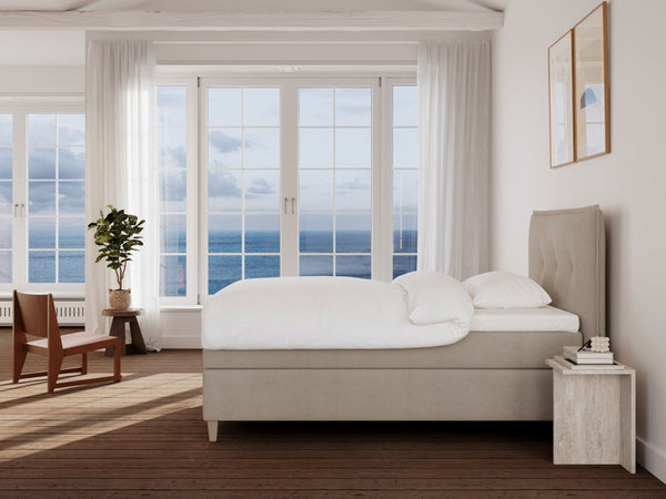 Snefrid Nordlys 120x200 Bouclé latte Nordic Dream tilbyr senger med skandinavisk design og materialer av høy kvalitet. Opplev perfekt komfort for en god natts søvn. Bestill din i dag!