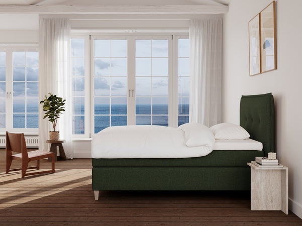 Snefrid Nordlys 120x200 Mørkegrøn Nordic Dream tilbyr senger med skandinavisk design og materialer av høy kvalitet. Opplev perfekt komfort for en god natts søvn. Bestill din i dag!