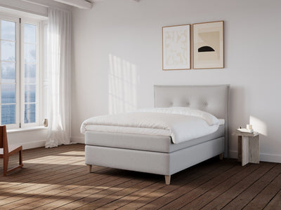 Snefrid Nordlys 140x200 Lysegrå Nordic Dream tilbyr senger med skandinavisk design og materialer av høy kvalitet. Opplev perfekt komfort for en god natts søvn. Bestill din i dag!