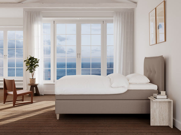 Snefrid Nordlys 140x210 Brun Nordic Dream tilbyr senger med skandinavisk design og materialer av høy kvalitet. Opplev perfekt komfort for en god natts søvn. Bestill din i dag!