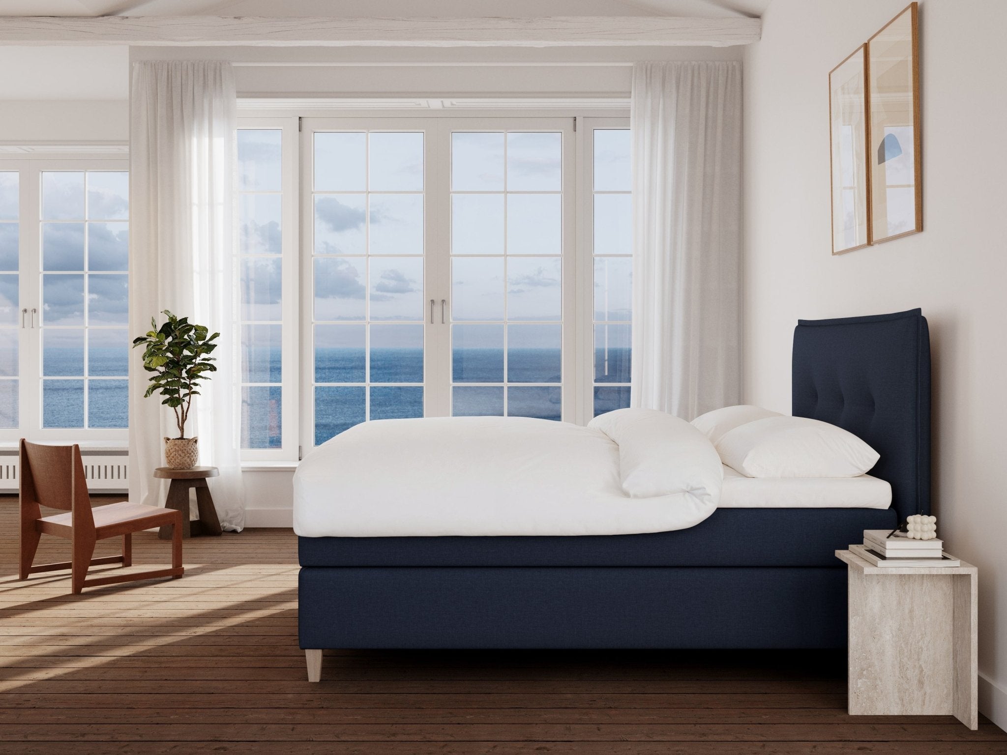 Snefrid Nordlys 160x210 Mørkeblå Nordic Dream tilbyr senger med skandinavisk design og materialer av høy kvalitet. Opplev perfekt komfort for en god natts søvn. Bestill din i dag!