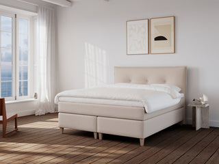 Snefrid Nordlys 180x200 Sand Nordic Dream tilbyr senger med skandinavisk design og materialer av høy kvalitet. Opplev perfekt komfort for en god natts søvn. Bestill din i dag!