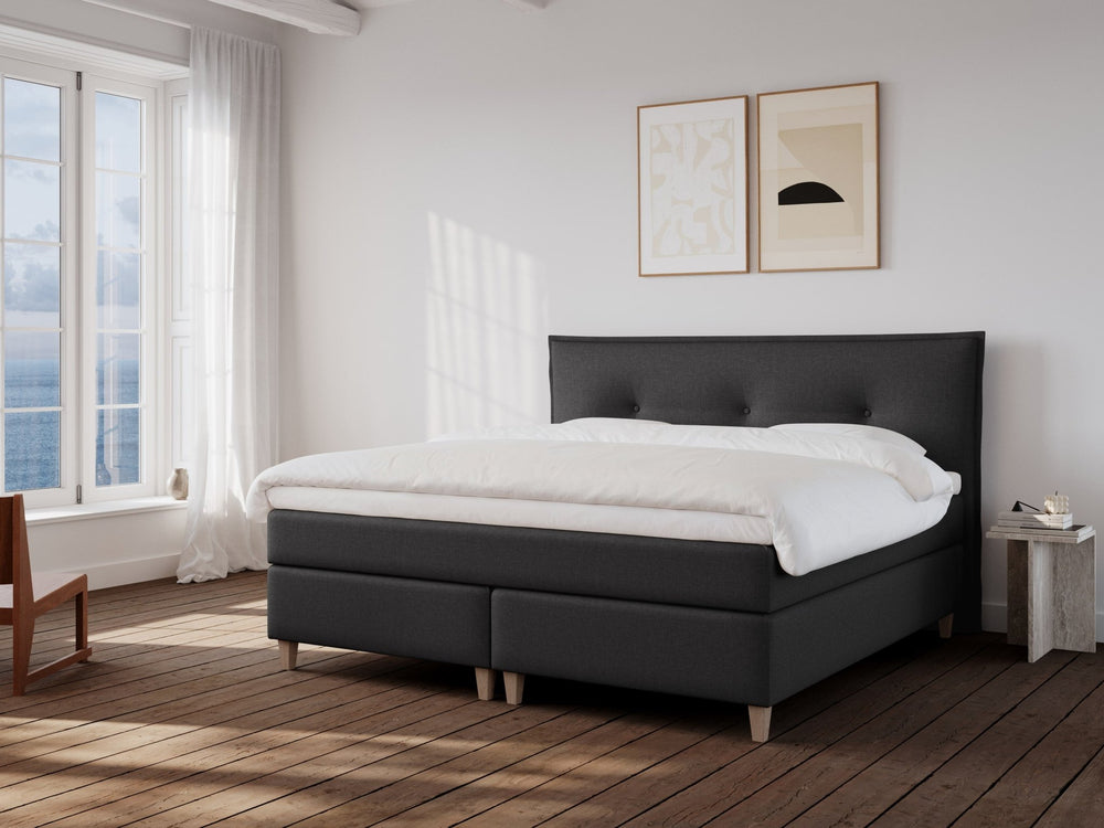 Snefrid Nordlys 200x200 Antrasitt Nordic Dream tilbyr senger med skandinavisk design og materialer av høy kvalitet. Opplev perfekt komfort for en god natts søvn. Bestill din i dag!