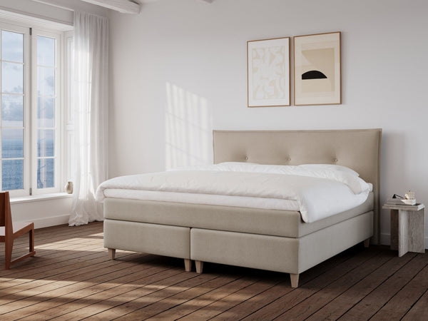 Snefrid Nordlys 200x200 Bouclé latte Nordic Dream tilbyr senger med skandinavisk design og materialer av høy kvalitet. Opplev perfekt komfort for en god natts søvn. Bestill din i dag!