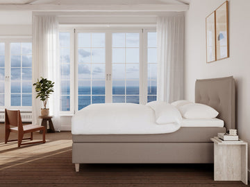 Snefrid Nordlys 220x220 Brun Nordic Dream tilbyr senger med skandinavisk design og materialer av høy kvalitet. Opplev perfekt komfort for en god natts søvn. Bestill din i dag!