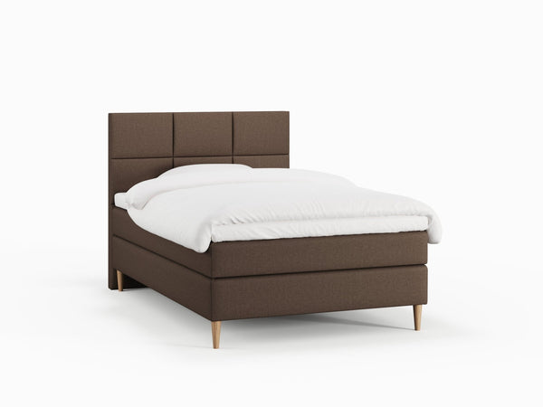 Svanhild Älv 120x200 Mørk brun Nordic Dream tilbyr senger med skandinavisk design og materialer av høy kvalitet. Opplev perfekt komfort for en god natts søvn. Bestill din i dag!
