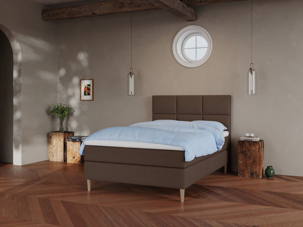 Svanhild Älv 120x200 Mørk brun Nordic Dream tilbyr senger med skandinavisk design og materialer av høy kvalitet. Opplev perfekt komfort for en god natts søvn. Bestill din i dag!