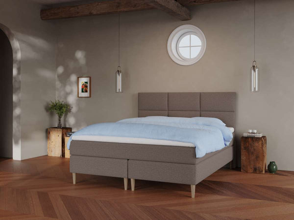 Svanhild Älv 180x210 Mørk brun Nordic Dream tilbyr senger med skandinavisk design og materialer av høy kvalitet. Opplev perfekt komfort for en god natts søvn. Bestill din i dag!