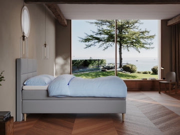 Svanhild Fjord 140x200 Lysegrå Nordic Dream tilbyr senger med skandinavisk design og materialer av høy kvalitet. Opplev perfekt komfort for en god natts søvn. Bestill din i dag!