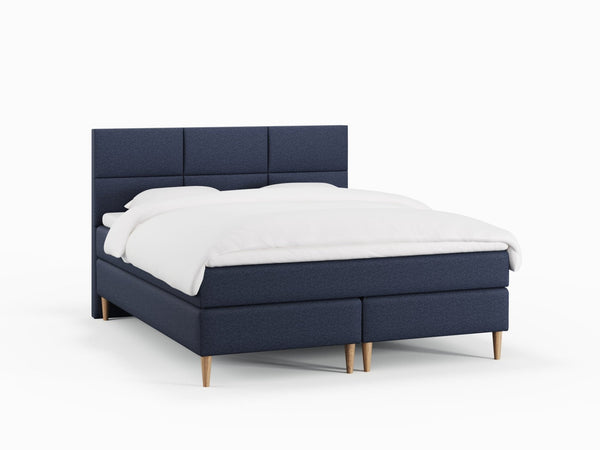 Svanhild Fjord 160x200 Mørkeblå Nordic Dream tilbyr senger med skandinavisk design og materialer av høy kvalitet. Opplev perfekt komfort for en god natts søvn. Bestill din i dag!