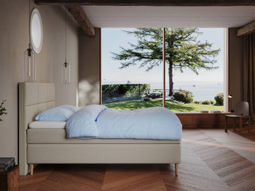 Svanhild Fjord 180x200 Sand Nordic Dream tilbyr senger med skandinavisk design og materialer av høy kvalitet. Opplev perfekt komfort for en god natts søvn. Bestill din i dag!