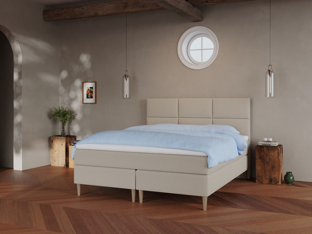 Svanhild Fjord 180x210 Sand Nordic Dream tilbyr senger med skandinavisk design og materialer av høy kvalitet. Opplev perfekt komfort for en god natts søvn. Bestill din i dag!